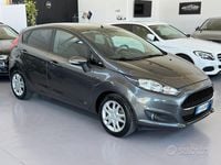 Usata Ford Fiesta 100 CV (73 kW) 2017 Grigio Berlina