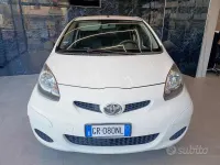 Usata Toyota Aygo Lounge 68 CV (50 kW) 2012 Bianco Utilitaria