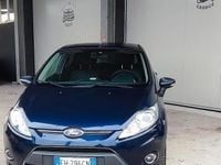 Usata Ford Fiesta Titanium 70 CV (51 kW) 2012 Blu Utilitaria