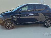 Usata Lancia Ypsilon Gold 69 CV (50 kW) 2022 Nero metallizzato Utilitaria