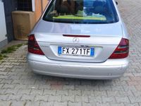 Usata Mercedes E270 Elegance 177 CV (130 kW) 2002 Grigio Berlina
