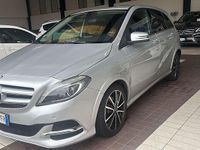 Usata Mercedes B200 Premium 156 CV (114 kW) 2015 Argento Monovolume
