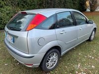 Usata Ford Focus Ambiente 101 CV (74 kW) 2003 Argento Berlina