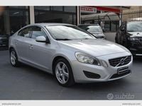 Usata Volvo S60 Momentum 163 CV (119 kW) 2010 Argento Berlina