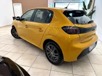 Usata Peugeot 208 Allure 101 CV (74 kW) 2022 Giallo Utilitaria