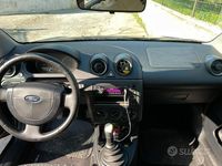 Usata Ford Fiesta 75 CV (55 kW) 2004 Nero Utilitaria