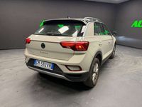 Usata VW T-Roc Life 110 CV (80 kW) 2023 Beige SUV