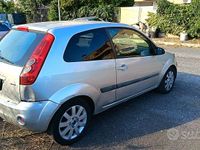 Usata Ford Fiesta 68 CV (50 kW) 2006 Grigio Utilitaria
