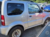Usata Suzuki Jimny 85 CV (62 kW) 2007 Argento SUV