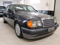 Usata Mercedes E500 326 CV (239 kW) 1992 Nero Berlina