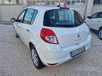 Usata Renault Clio II Dynamique 75 CV (55 kW) 2010 Bianco Berlina