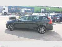 Usata Volvo V60 Ocean Race 120 CV (88 kW) 2016 Nero Station wagon