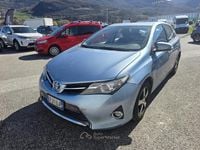 Usata Toyota Auris Hybrid Active 99 CV (72 kW) 2013 Blu Berlina