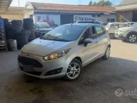 Usata Ford Fiesta 75 CV (55 kW) 2015 Grigio Utilitaria