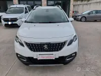 Usata Peugeot 2008 Allure 100 CV (73 kW) 2016 Bianco SUV
