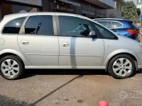 Usata Opel Meriva Enjoy 90 CV (66 kW) 2008 Giallo Monovolume