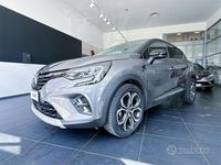 Usata Renault Captur Techno 145 CV (106 kW) 2022 Grigio cassiopea + tetto nero etoilé SUV