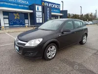 Usata Opel Astra Cosmo 110 CV (80 kW) 2009 Nero Berlina