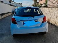 Begagnad Toyota Yaris 69 HK (50 kW) 2016 Vit Sedan