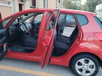 Usata Kia Venga 90 CV (66 kW) 2010 Rosso Utilitaria