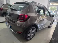 Usata Dacia Sandero Stepway 101 CV (74 kW) 2020 Marrone Berlina