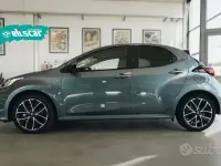 Nuova Toyota Yaris Hybrid 92 CV (67 kW) 2026 Grigio Berlina