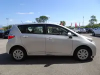 Usata Toyota Verso-S Lounge 99 CV (72 kW) 2013 Argento Monovolume