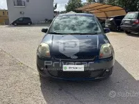 Usata Ford Fiesta 68 CV (50 kW) 2006 Grigio Utilitaria