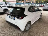 Usata Toyota Yaris Hybrid Active 92 CV (67 kW) 2022 Bianco Berlina
