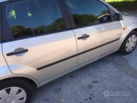 Usata Ford Fiesta Zetec 2002 Grigio Utilitaria