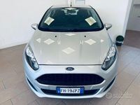 Usata Ford Fiesta 95 CV (69 kW) 2017 Grigio Berlina