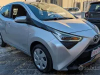 Usata Toyota Aygo Connect Style 72 CV (52 kW) 2020 Grigio Utilitaria