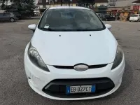 Gebraucht Ford Fiesta Titanium 68 PS (50 kW) 2010 Weiß Kleinwagen