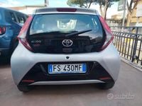 Usata Toyota Aygo 72 CV (52 kW) 2018 Grigio Utilitaria