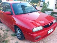 Usado Lancia Delta 103 CV (75 kW) 1998 Rojo Utilitario