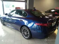 Usata Alfa Romeo Giulia 150 CV (110 kW) 2017 Blu Berlina