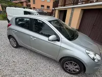 Usado Hyundai i20 78 HP (57 kW) 2010 Cinzento Citadino
