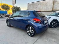Usata Peugeot 208 Allure 99 CV (72 kW) 2015 Blu Utilitaria