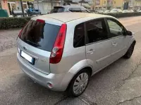 Usata Ford Fiesta Zetec 68 CV (50 kW) 2007 Grigio Utilitaria
