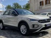 Usata VW T-Roc Life 110 CV (80 kW) 2023 Nero SUV