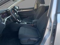 Usata VW Golf VIII Life 116 CV (85 kW) 2022 Argento metallizzato Station wagon