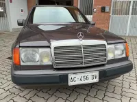 Usata Mercedes E200 120 CV (88 kW) 1991 Marrone Station wagon