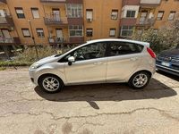 Usata Ford Fiesta 95 CV (69 kW) 2013 Grigio Utilitaria