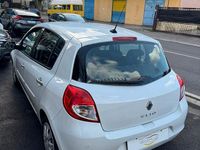 Usata Renault Clio II Dynamique 72 CV (52 kW) 2010 Bianco Berlina