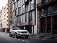 Usata Volvo XC40 Momentum 163 CV (119 kW) 2021 Nero SUV