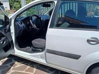 Usata Ford Fiesta 68 CV (50 kW) 2006 Bianco Utilitaria