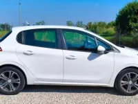 Usata Peugeot 208 Allure 82 CV (60 kW) 2015 Bianco Utilitaria