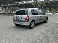 Käytetty Renault Clio II 82 HP (60 kW) 2005 Harmaa Sedan