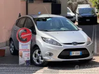 Usata Ford Fiesta Titanium 70 CV (51 kW) 2012 Grigio Berlina