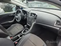 Usata Opel Astra 130 CV (95 kW) 2012 Nero Station wagon